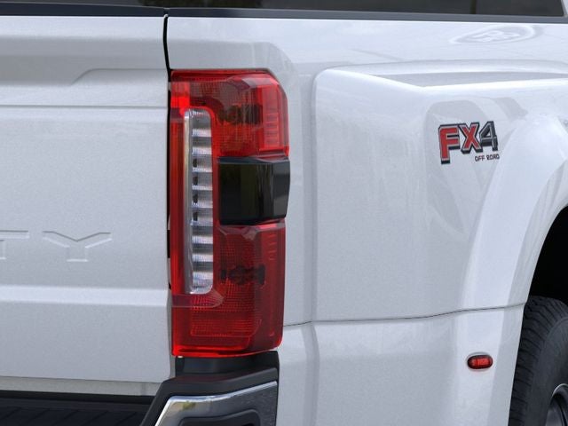 2026 Ford Super Duty F-350 DRW Pickup Lariat DRW