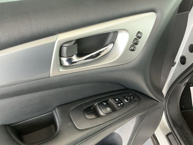 2017 Nissan Pathfinder SL