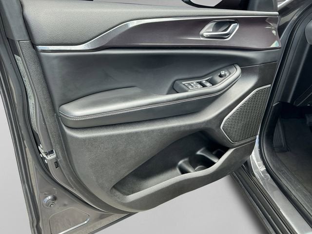 2022 Jeep Grand Cherokee L Altitude 4x2